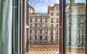 Perfectly Located 4Bed 4Bath Apartment In Barcelona 1 2